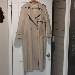 Womans Trench Coat, button down
